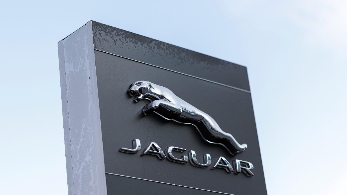 英國汽車製造商捷豹路虎（Jaguar Land Rover）宣布，暫停向美國出口所有汽車一個月。（圖／美聯社）