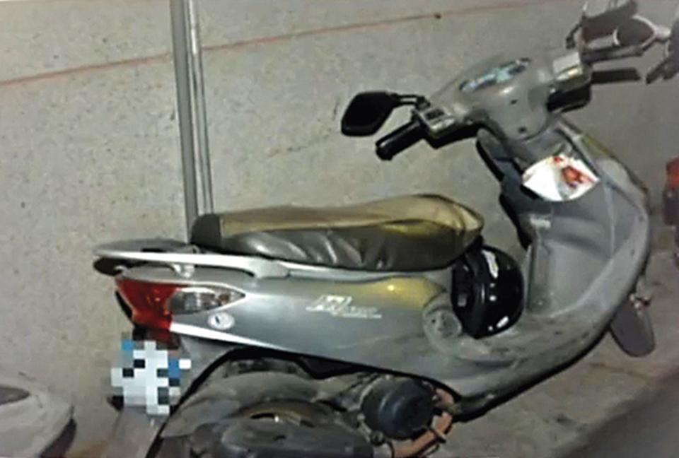 警方一開始在板橋尋獲蔡婦機車,後在蔡婦大女兒的指認與協助下,循線偵破此案。(圖/鏡週刊翻攝畫面)