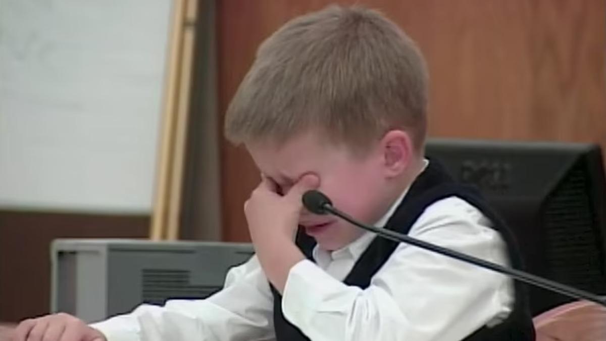 親口指認「媽媽溺殺姊姊」!7歲小男孩長大了 神隱17年再發聲