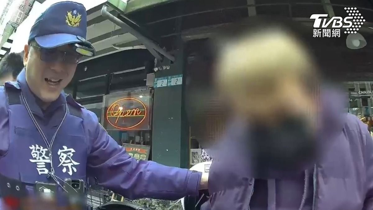 違停等朋友遭攔查 男自爆掉出「白色一包」看警尬笑