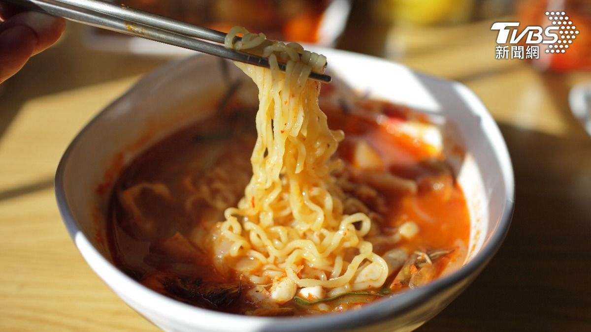 小當家「麵非麵」現身!網傳泡麵加這國民零食 味道超驚艷