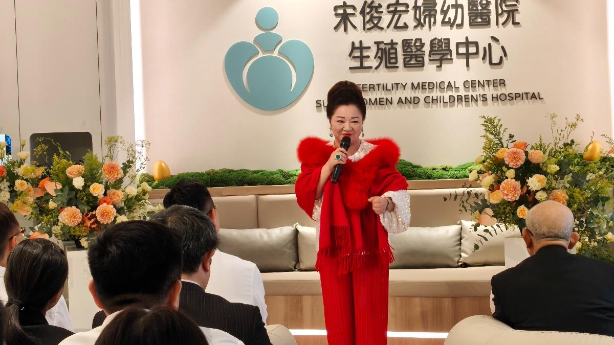 白冰冰分享之前做16次試管的經驗。(圖/長興影視提供)