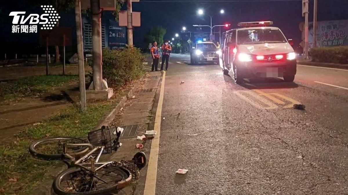 騎鐵馬逆向又闖燈「對撞救護車」　台南翁倒地命危急送醫