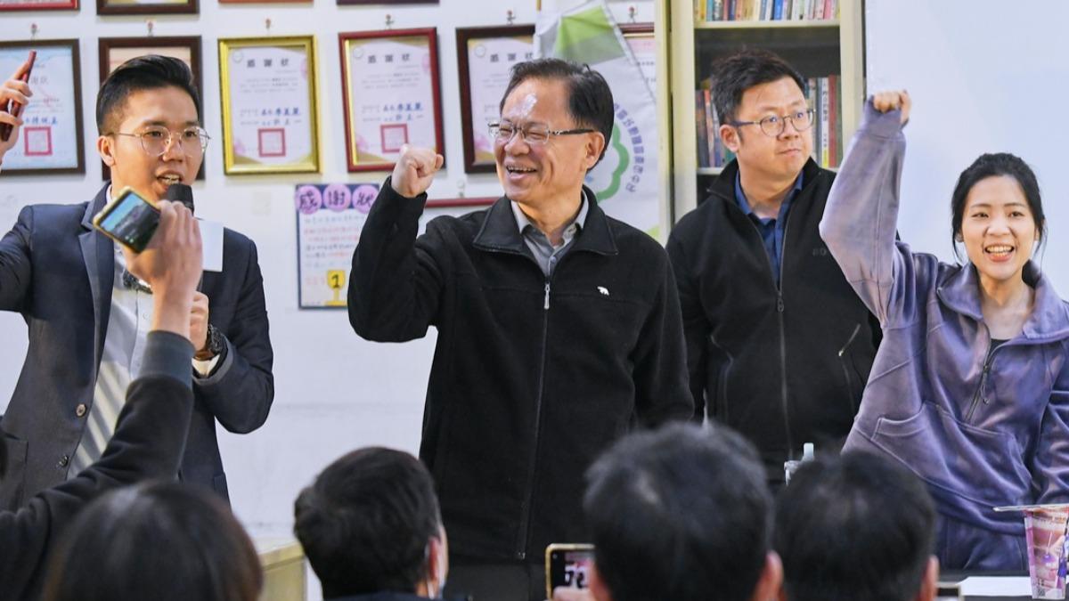 直播搜尋露不雅字眼!八炯酸「舔共新姿勢」 歷史哥回應了