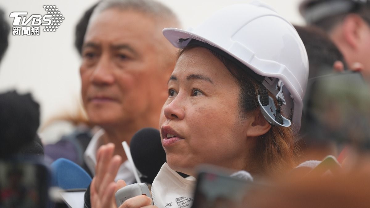 卡莫維以泰英雙語回答媒體提問。(圖/華子琛攝)