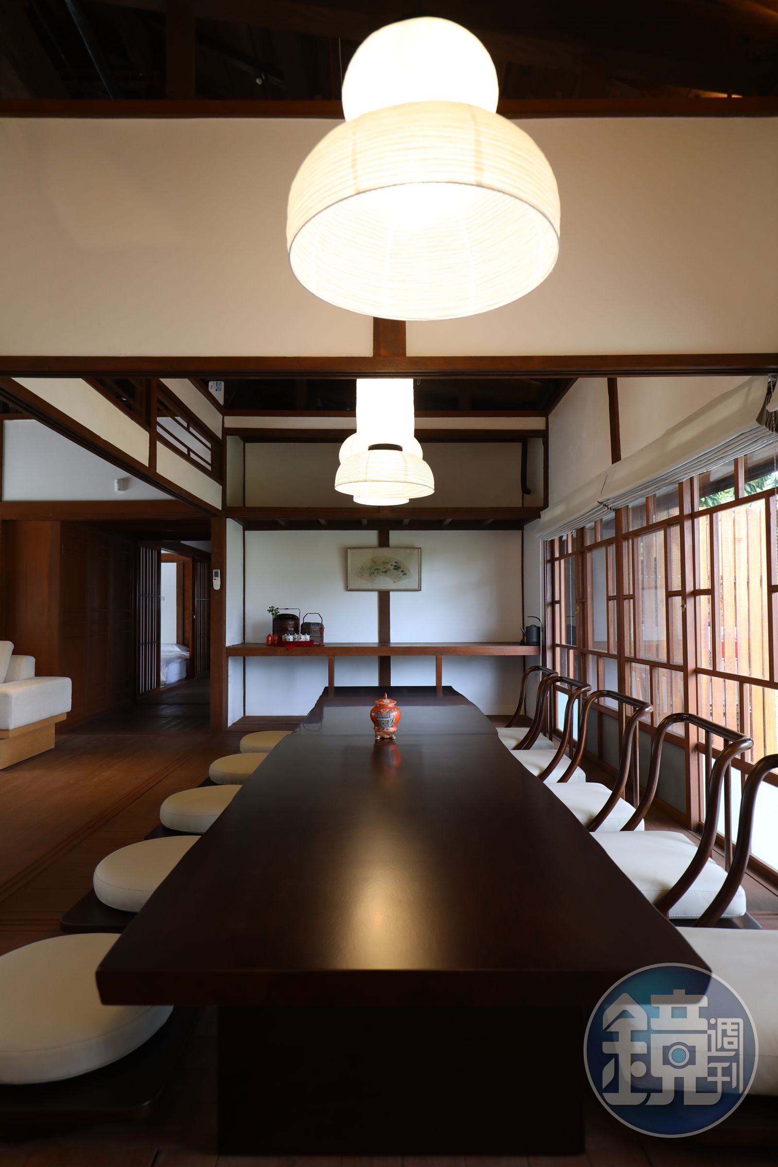 客房內展現了濃厚的日式禪意美學基礎,將傳統元素與現代感完美結合。(圖/鏡週刊)