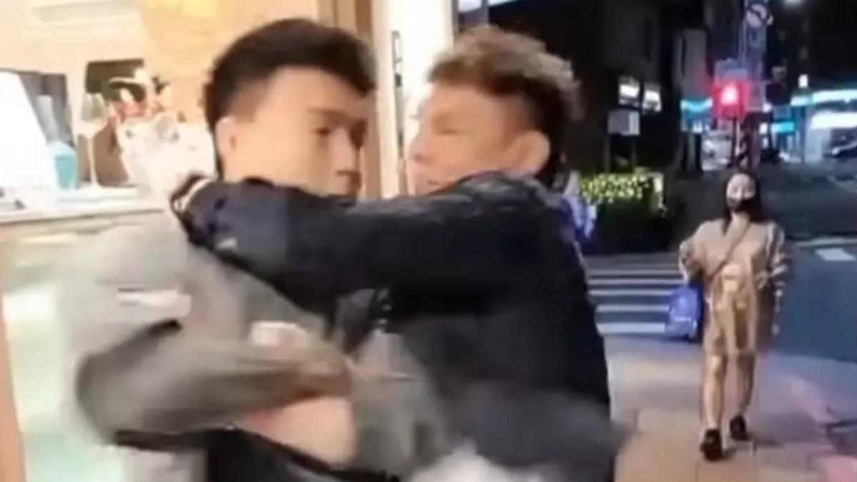 醋飯之亂!超哥當街爆打Toyz濺血 「超派鐵拳」代價出爐