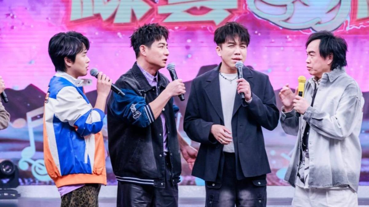 主持人許志豪(右2)見翁鈺鈞秒暈船。(圖/中視提供)