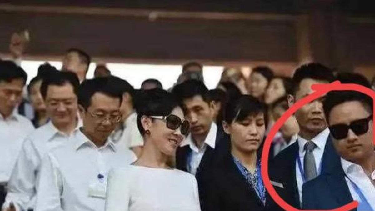 疑似王思佳老公同框照流出。（圖／翻攝自網易網）