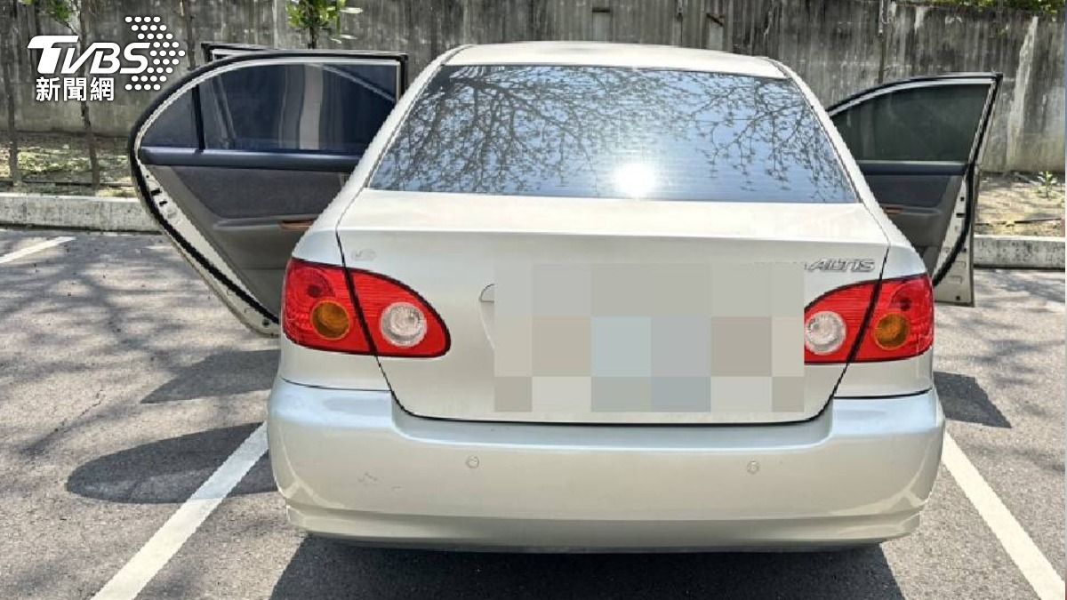 知名停車場內!台中男陳屍車內右後座 警消破窗驚見「僵屍」