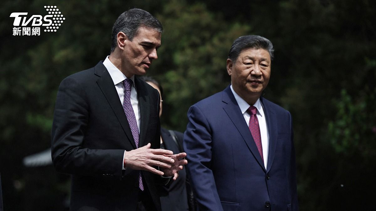 西班牙首相桑切斯(左)和中國領導人習近平(右)進行會面。(圖/達志影像路透社)