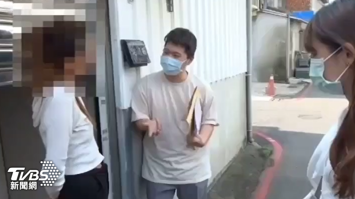 女毒蟲狼狽遭逮。（圖／TVBS）