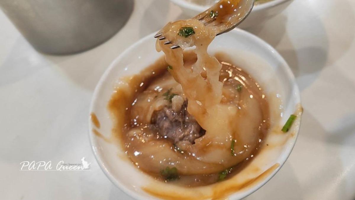 肉圓叉子一掐就斷開,肉餡扎實。(圖/「PAPA女王vs.喵星人N」提供)