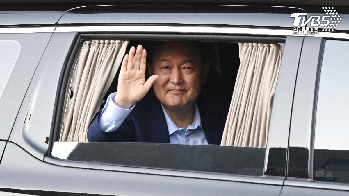 尹錫悅正式搬離官邸！大陣仗車隊護送　支持者哭喊不公　
