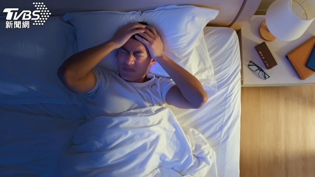 半夜驚醒、全身冒汗竟與糖尿病有關?醫曝4大症狀恐是警訊