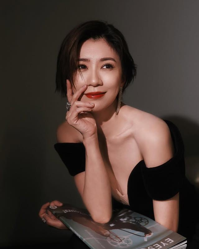 賈靜雯接受自然美,鼓勵女性不要盲目追求凍齡。(圖/翻攝自IG@alyssachia)