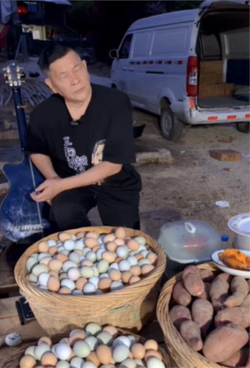 澎恰恰,澎恰恰擺攤,澎恰恰欠債2億,澎恰恰欠債,澎恰恰債務,澎恰恰近況,澎恰恰直播,澎恰恰白髮,澎恰恰破產