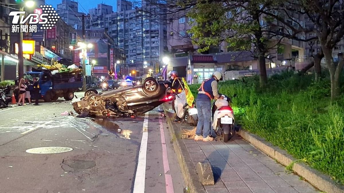 基隆3車追撞死亡車禍。(圖/翻攝畫面)