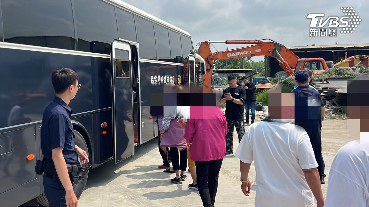 現場41人聚賭,最高齡者甚至高達90歲。(圖/TVBS)