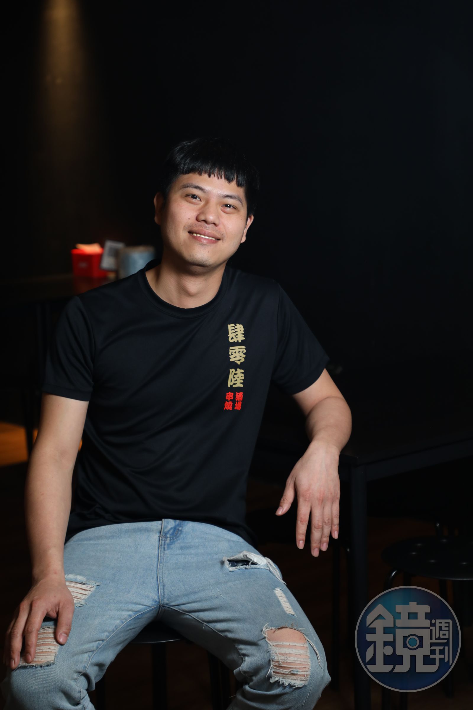 老闆蕭明龍希望為台東人增添點「夜生活」,打造一間夜間能聚會小酌的深夜食堂。(圖/鏡週刊)