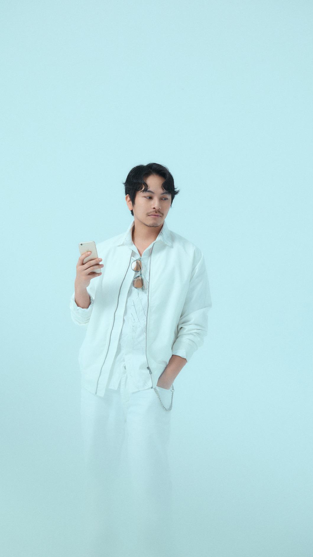楊銘威演出個性外放的計程車司機王國豪。 (圖/躍演提供)