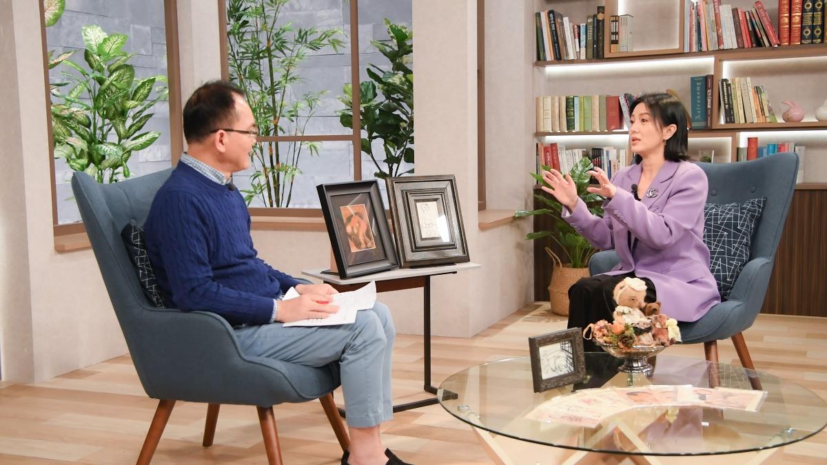 苗可麗（右）接受鄭弘儀訪問。（圖／三立提供）