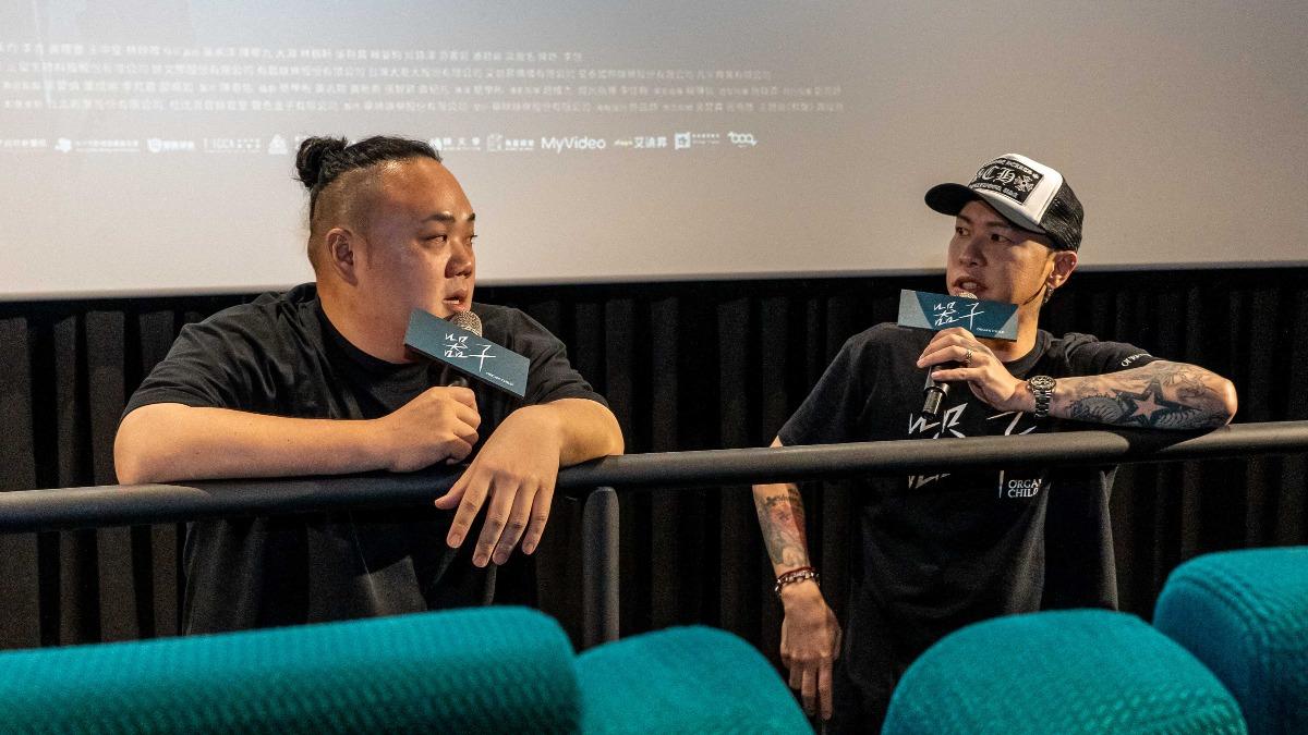 大淵(左)、小春與粉絲互動。圖/華映娛樂提供