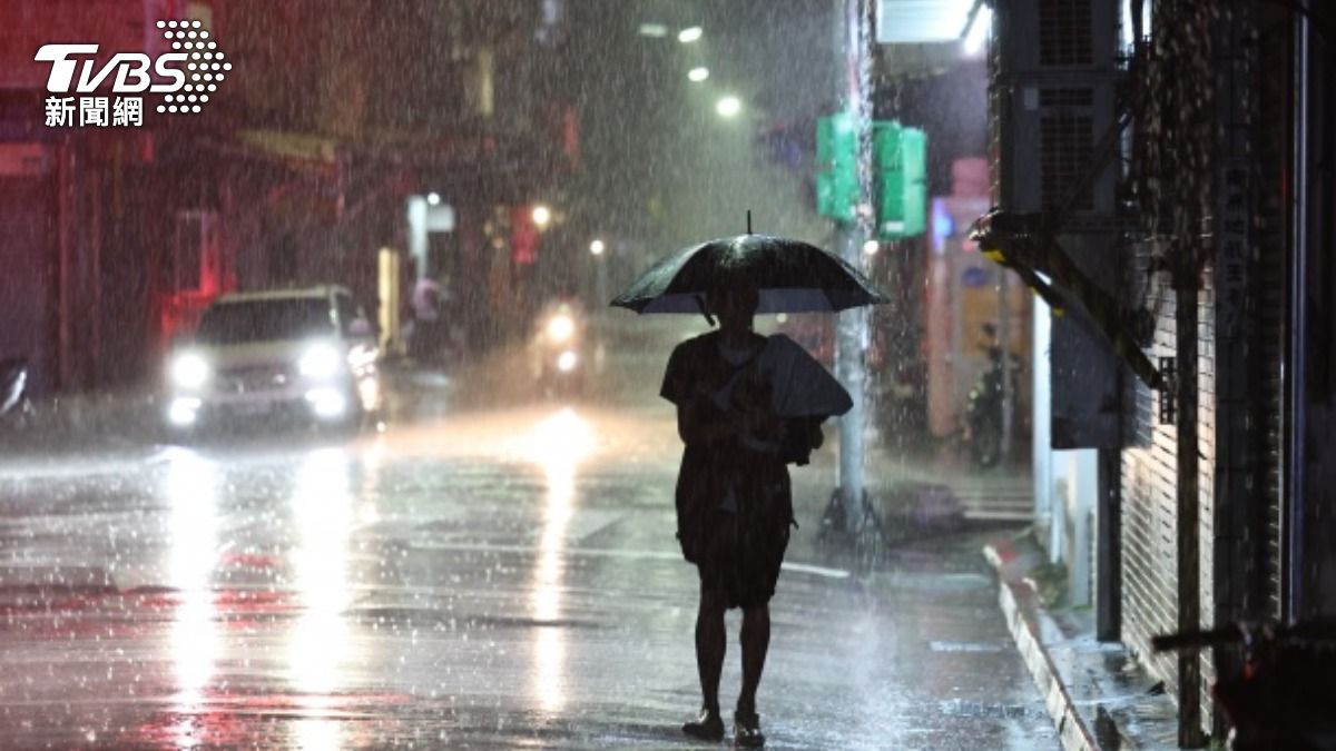 雨轟不停!桃園暗夜升級豪雨特報 半個台灣砸雨彈