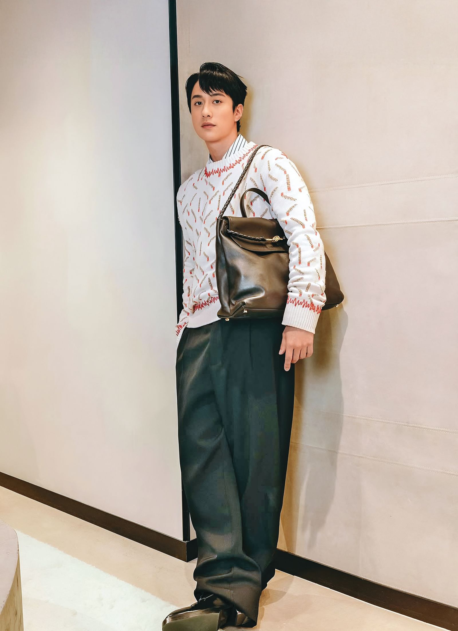 劉俊謙是當前火熱的香港新生代演員,王柏傑即將成為他的師弟,事業版圖跨足香港。(翻攝自劉俊謙IG)