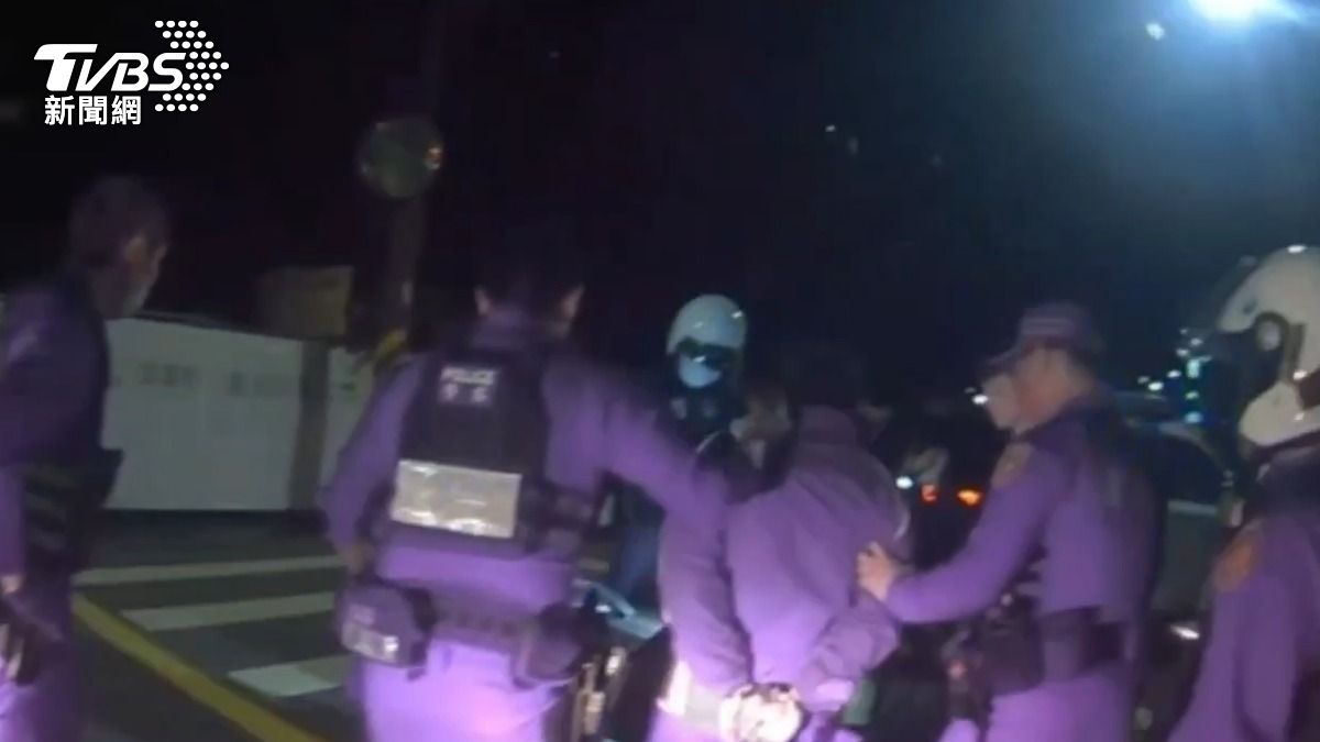汐止男疑毒駕狂飆!慘被警包圍 開22張破10萬罰單