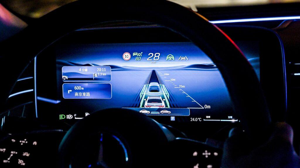 Intelligent Drive智慧駕駛輔助系統,結合Level 2自動駕駛技術,讓行車過程更安全無虞。(圖/M-Benz提供)