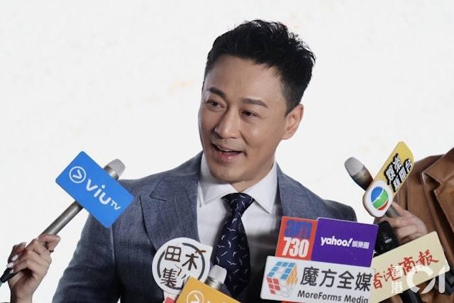 林峯日前出席活動時「護妻」。（圖／香港01）