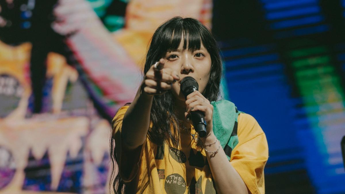 愛繆在台開唱放話「喝爆紹興酒」 怕醉倒路邊:記得扶我起來