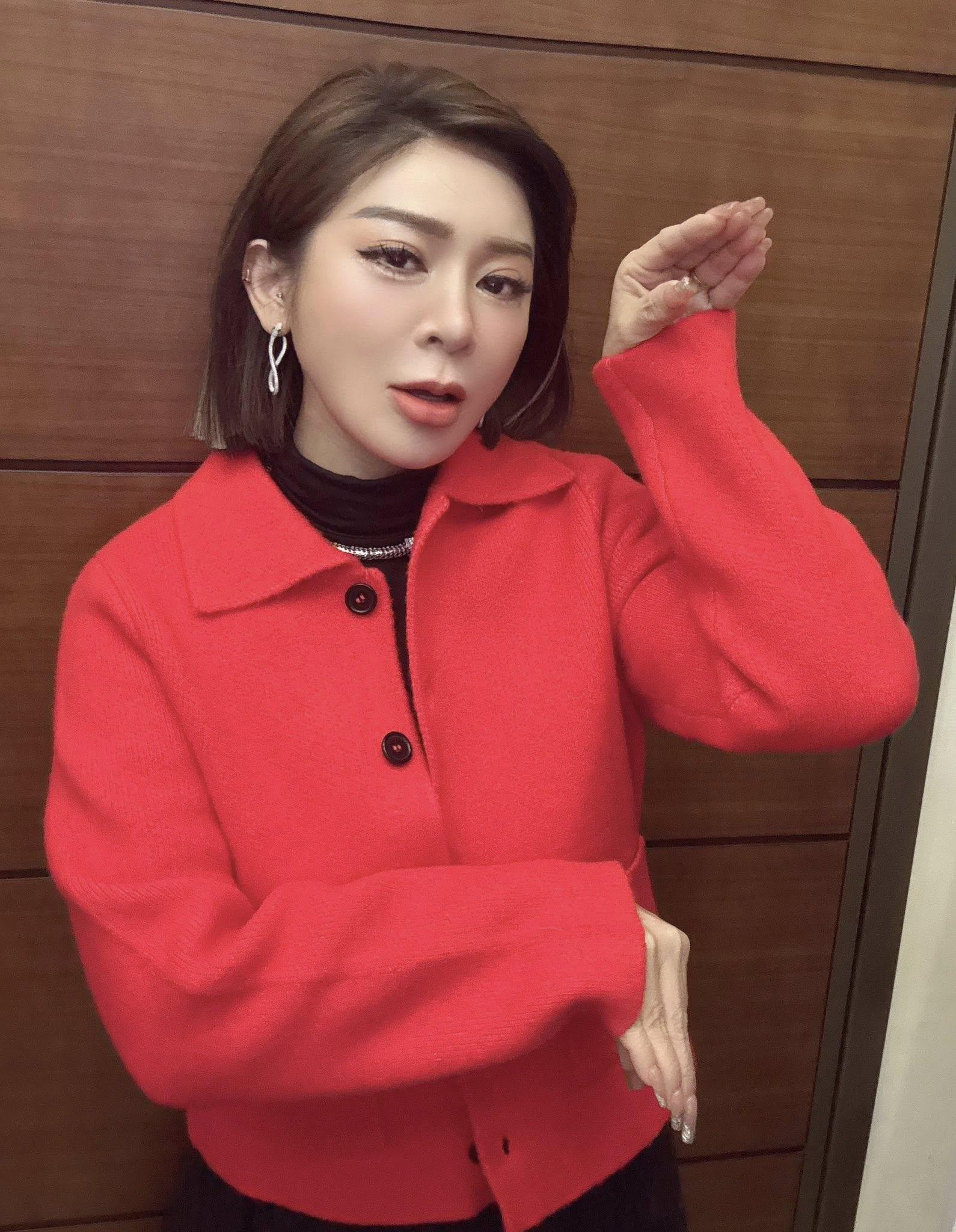 王彩樺表演〈蛇出來了〉預祝賴慧如與劉家銘早生貴子。(圖/翻攝自王彩樺臉書)