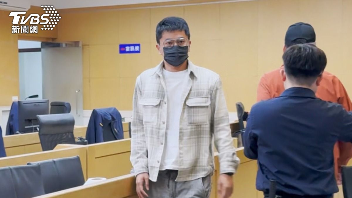 李孝亮30萬元交保。(圖/陳冠宇攝)
