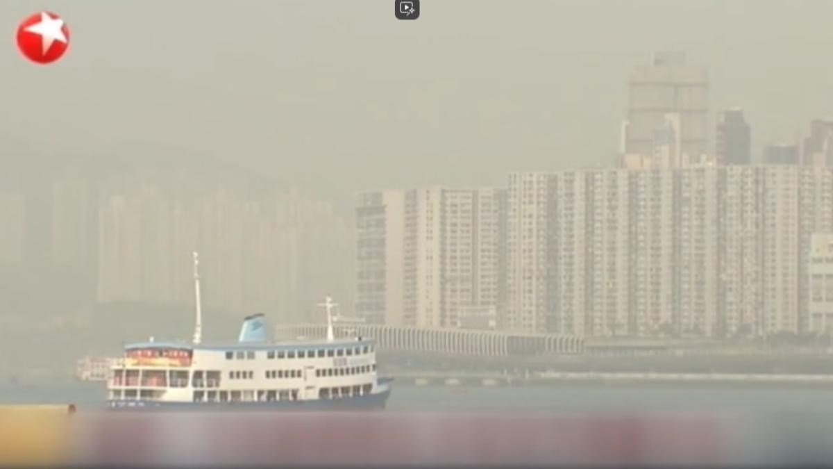 沙塵氣流襲港 維多利亞港能見度低(圖/上海東方衛視)