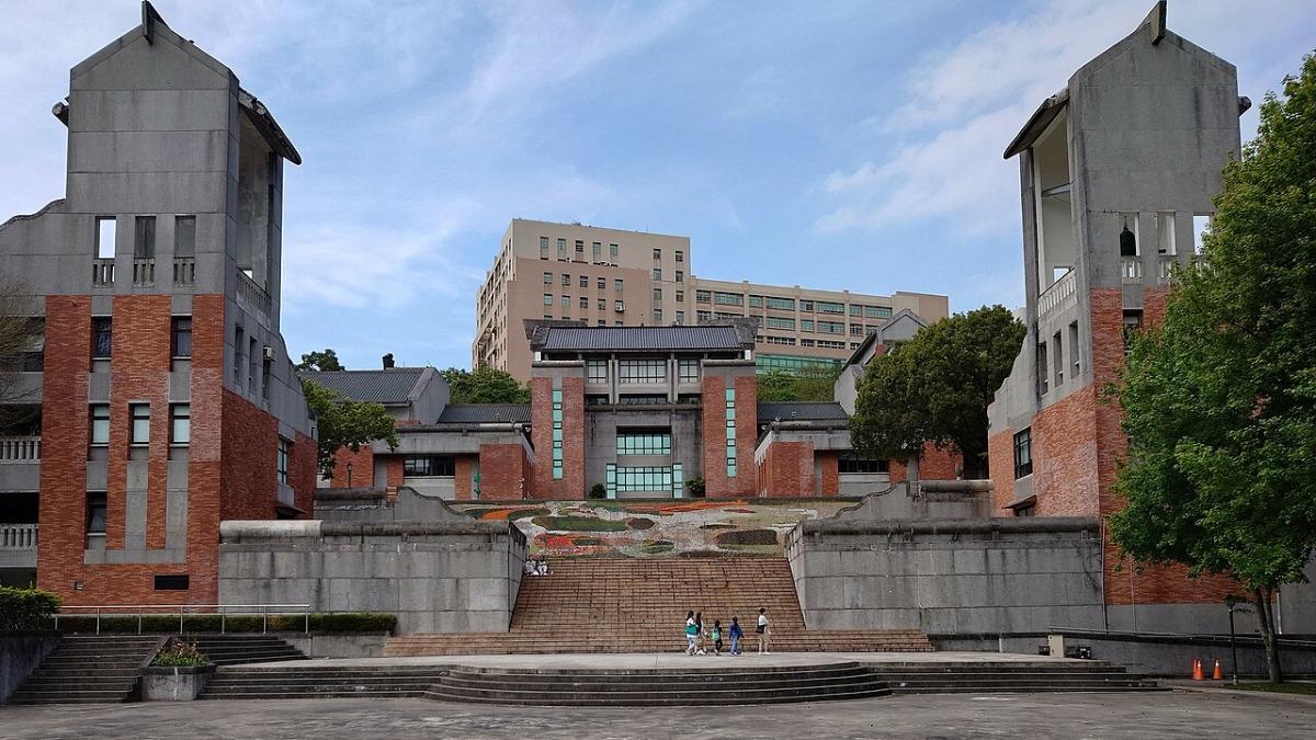 大罷免入侵校園!北藝大學生嗆「連署攤位滾」:青鳥像邪教入侵