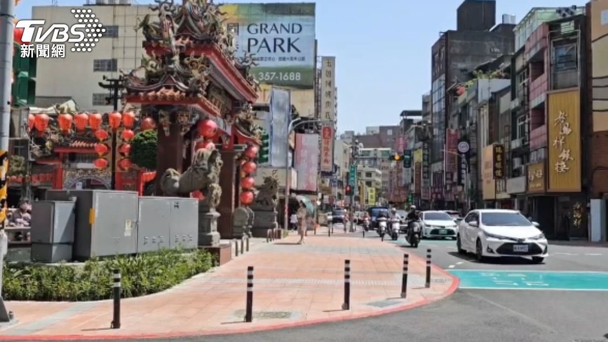桃園人行道「進口防撞桿」撞到要賠2萬6 議員轟:比鈑金貴