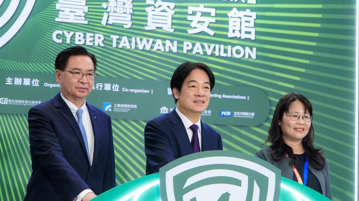 吳釗燮與賴清德一同參訪資安大會。（圖／總統府提供）