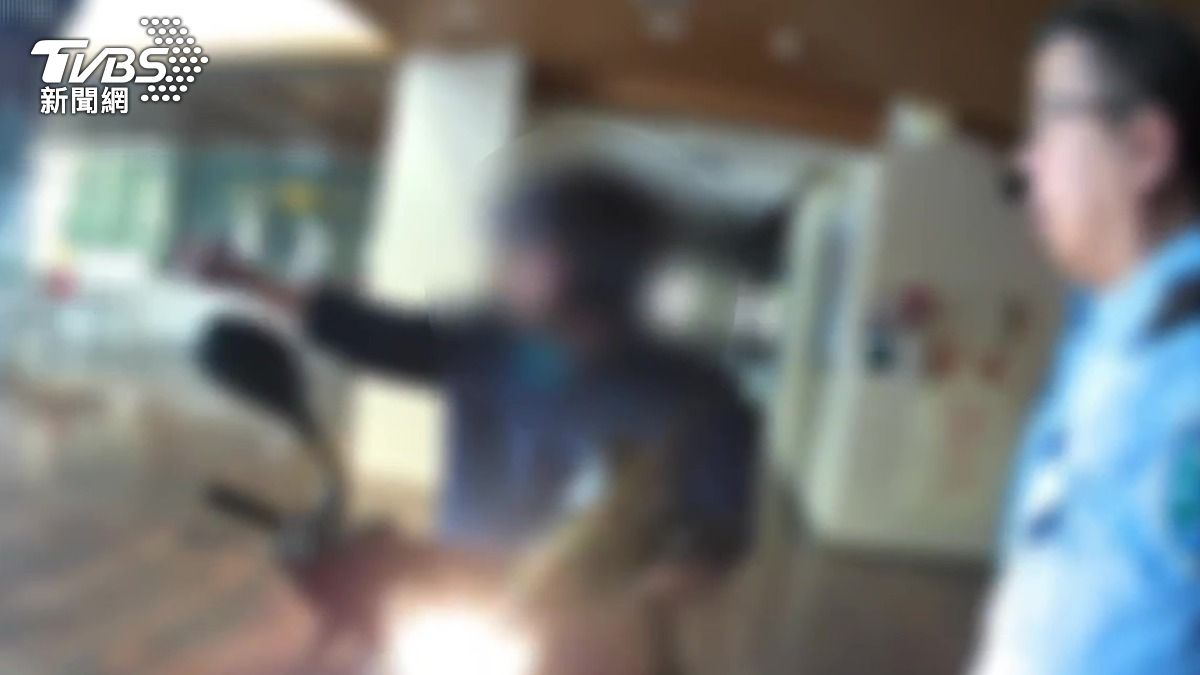 昔拉屎、蓋黑手印抗議…這次騎車闖法務部!田山盛國又被法辦