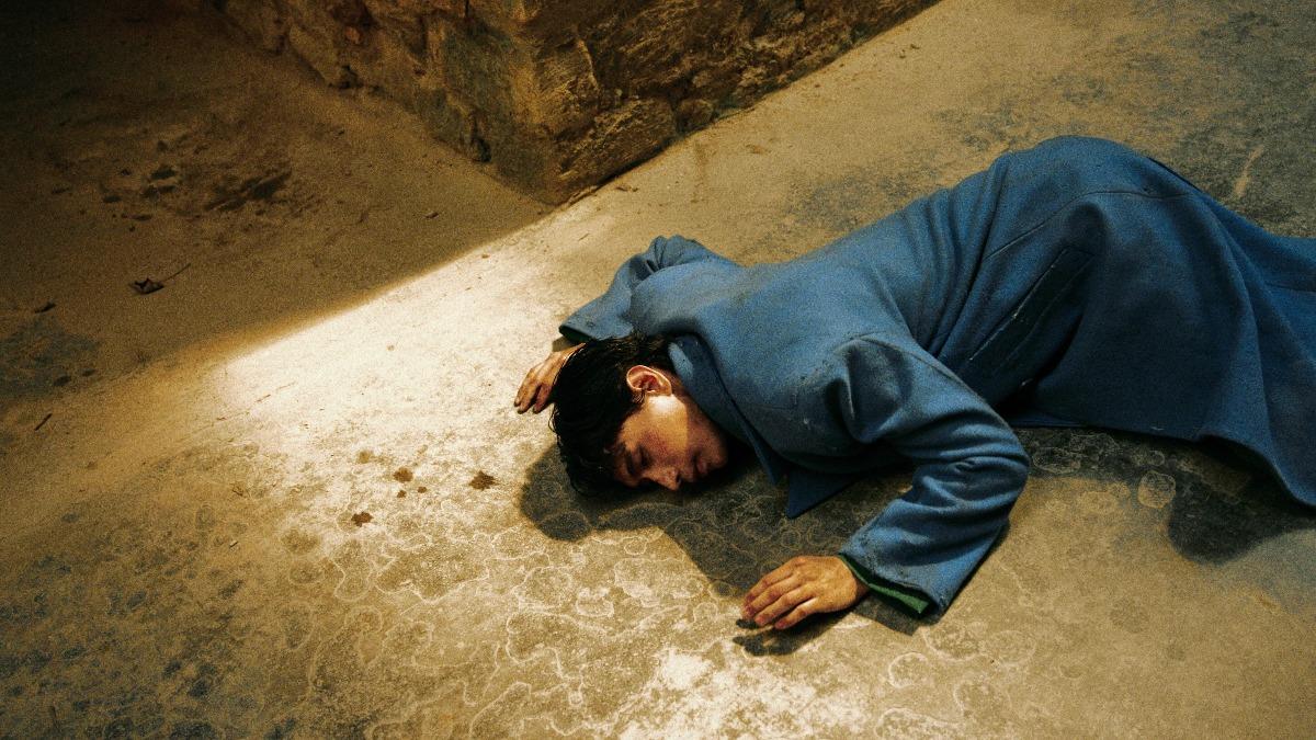 逼近0度!男星被在寒冷廢棄工廠爬行被拍 認:混亂迷惘