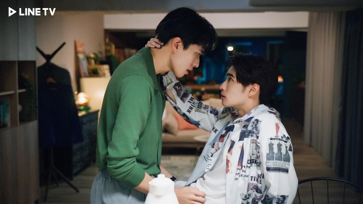 徐瑋澤（左）、朴靖恆在《獨佔接班人》情感爆發。（圖／LINE TV提供）