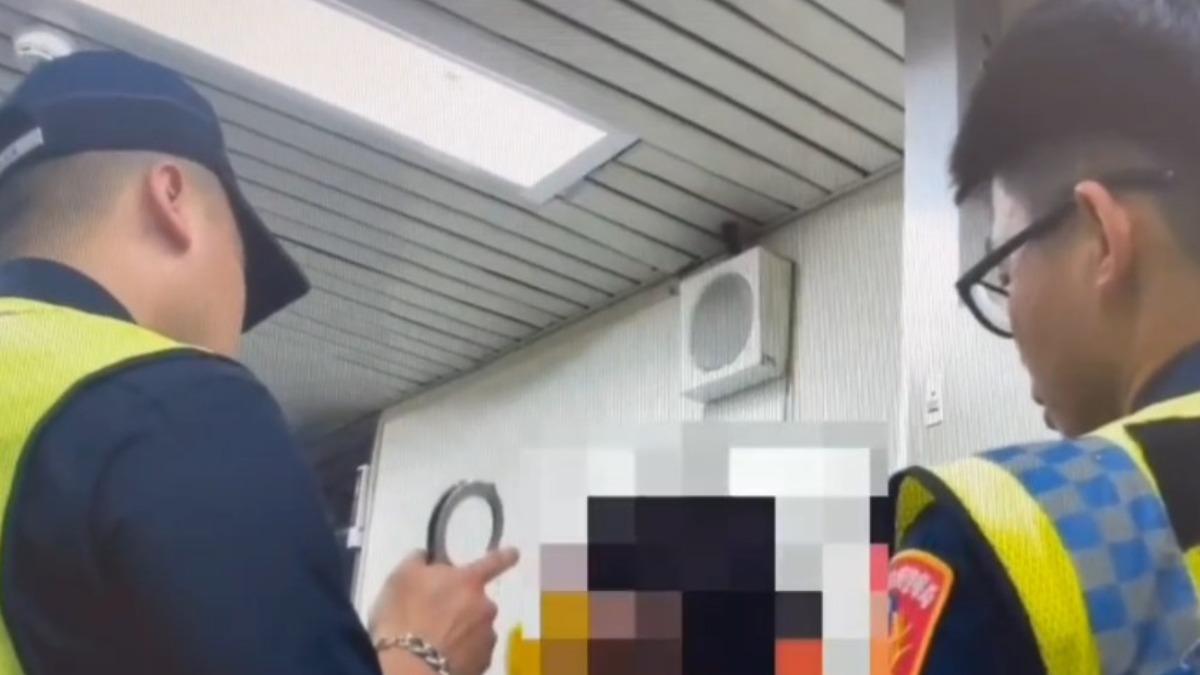 警方到場逮人。(圖/警方提供)