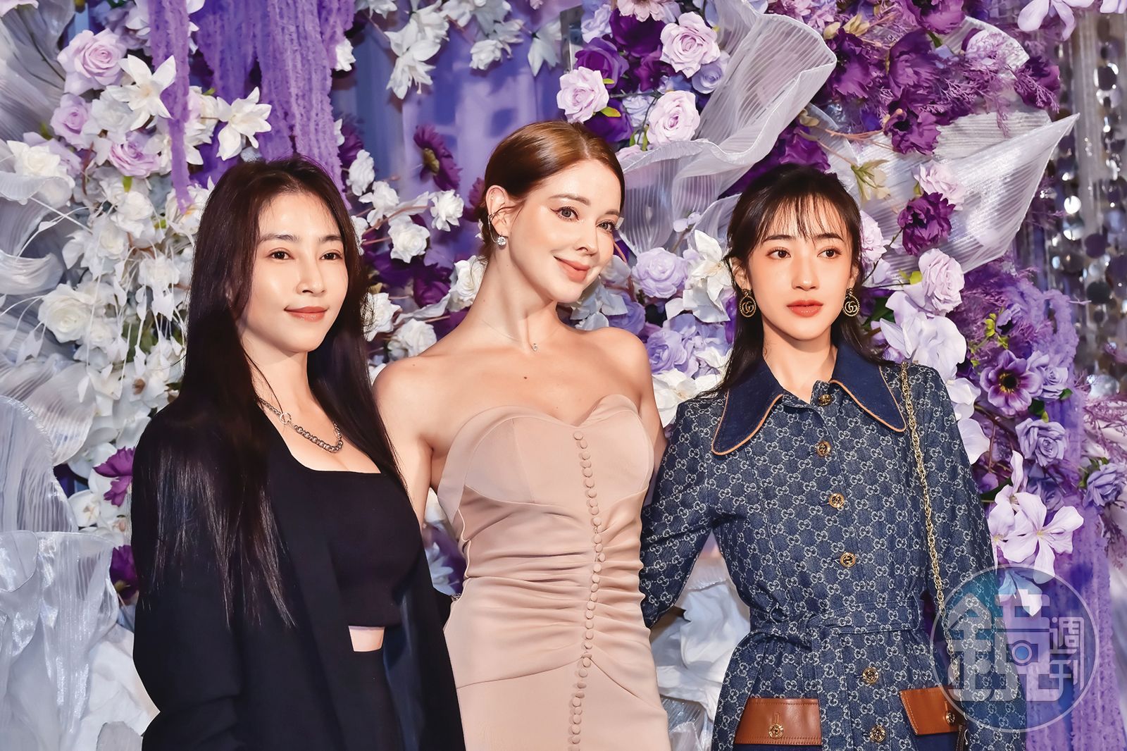 夏宇禾(右)、張家瑋(左)情同姐妹,上週日還一起參加賴慧如的婚禮,跟安妮(中)合照。(圖/鏡週刊)
