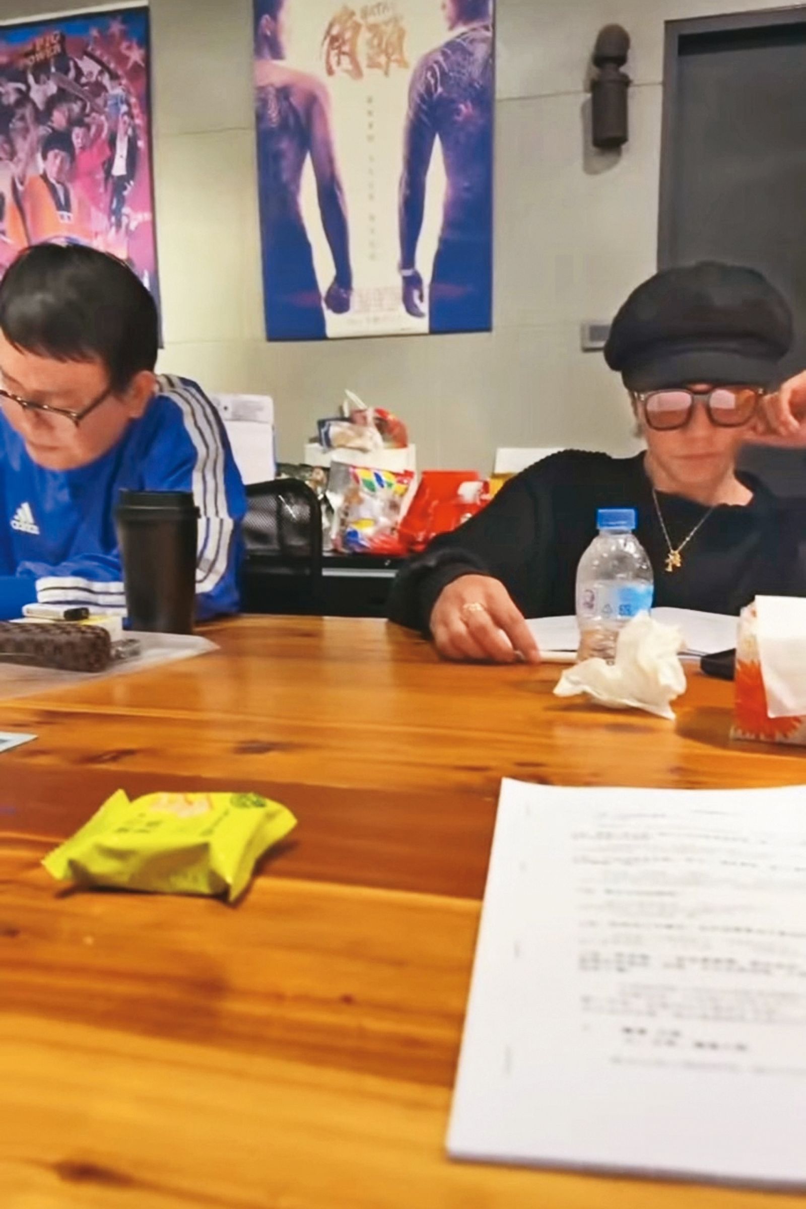 《角頭》出品人張威縯在社群分享新片讀劇會，驚現羅志祥（右）在列。（翻攝自張威縯Threads）