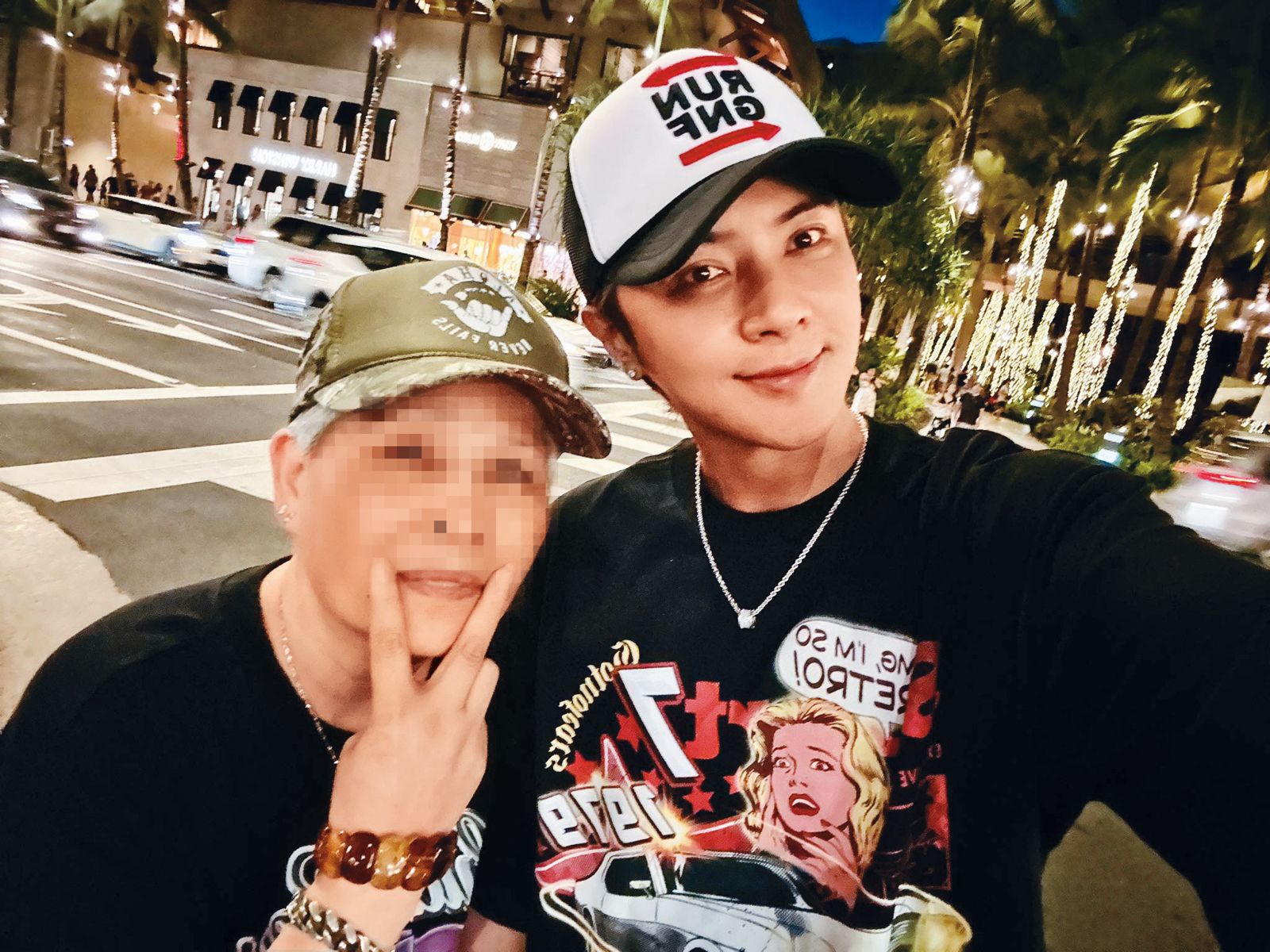 羅志祥（右）爆出媽媽（左）罹患阿茲海默症已3年。（翻攝自羅志祥臉書）