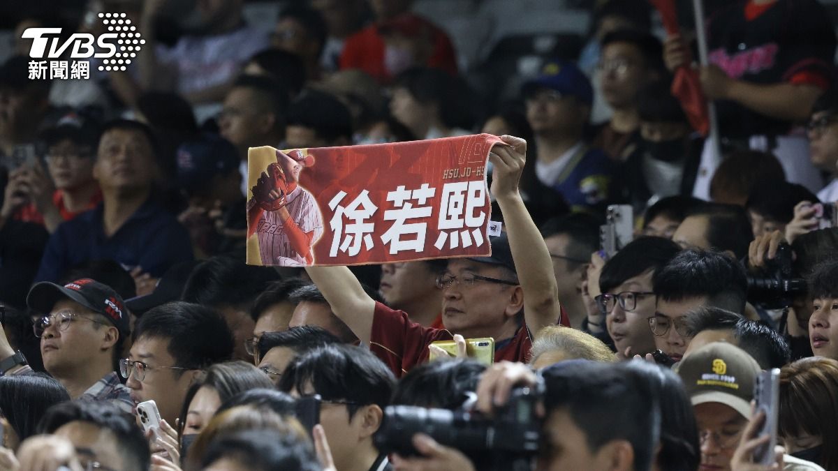 中職史上首度在非假日前夕前進大巨蛋，成功開出破萬票房。（圖／華子琛攝）
