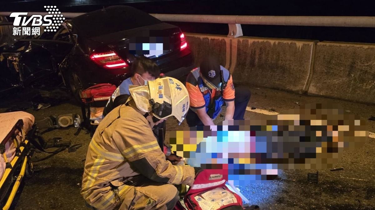 駕駛噴飛車外失去生命跡象，送醫搶救不治。（圖／民眾提供）