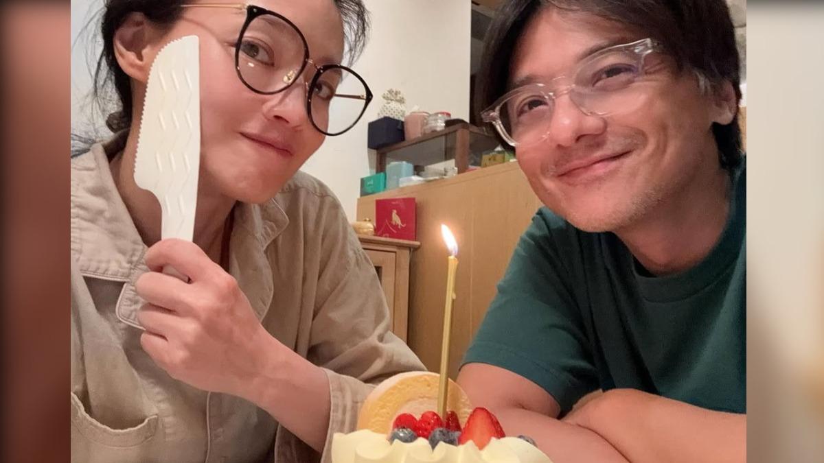舒淇喜迎49歲生日素顏舉刀 合體老公馮德倫喊:我說了算