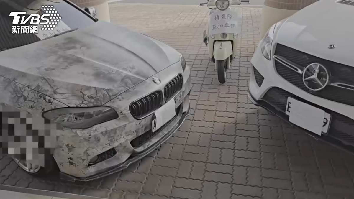 警方查扣兩輛雙B名車。(圖/TVBS)